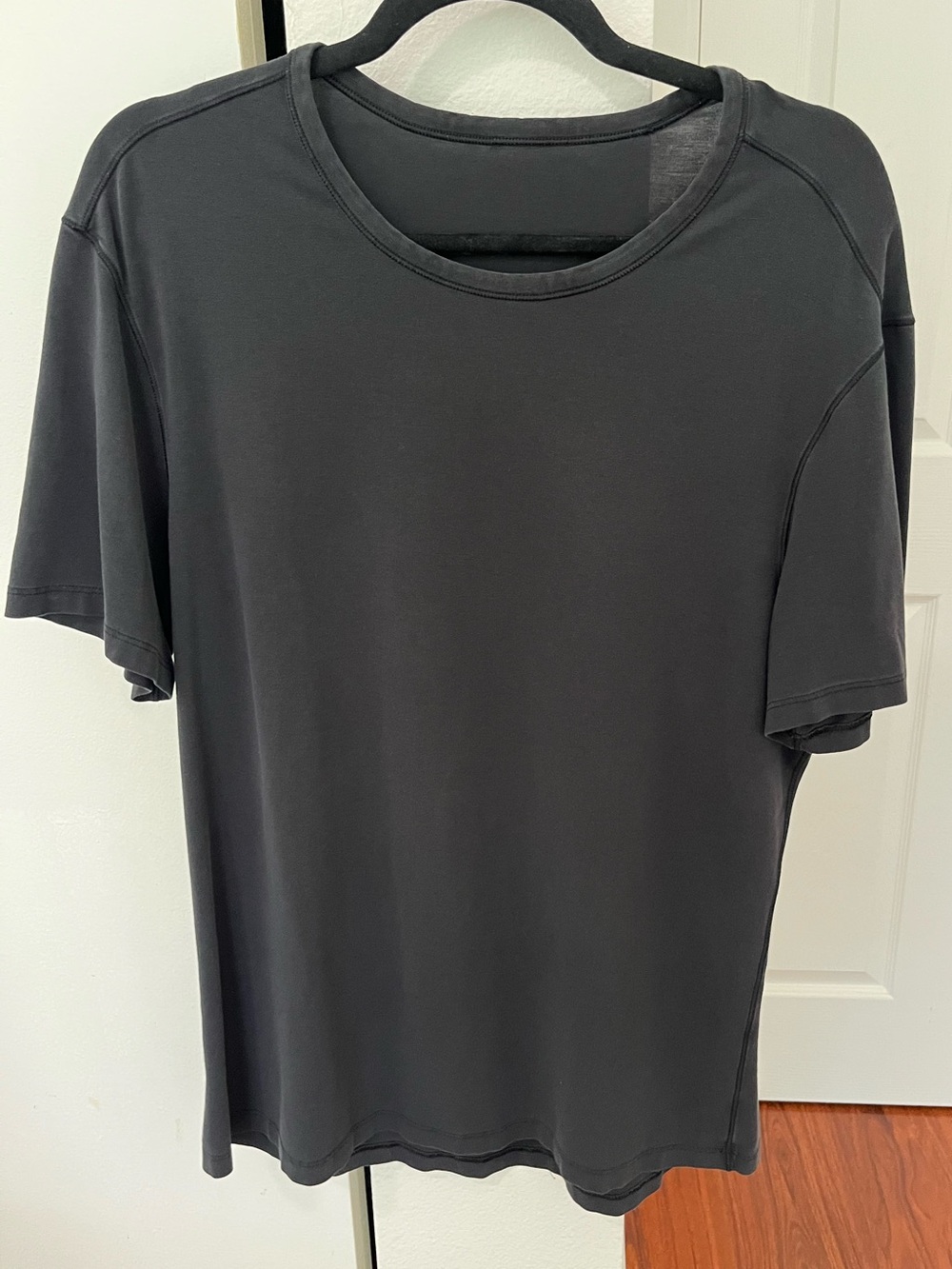 lululemon athletica Men's Short Sleeve Crew Tee in Black